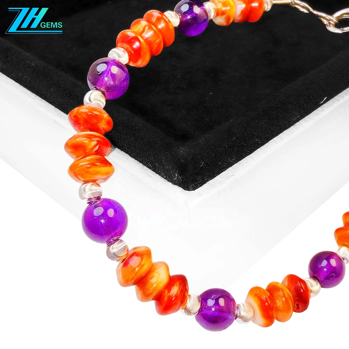 This S925 Silver Bracelet Strings Amethyst And Red Spiny Oyster The Unique Combination Is Mysterious And Charming