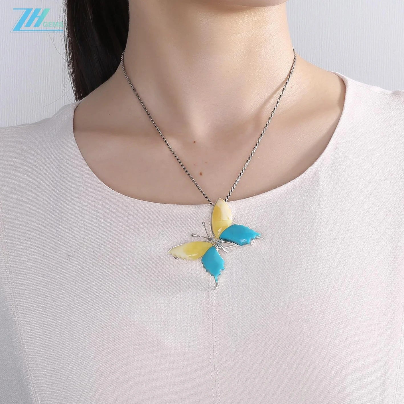 Natural Beeswax Natural Turquoise Butterfly Pendant Brooches Double Wear Large Amber Pendant With Butterfly